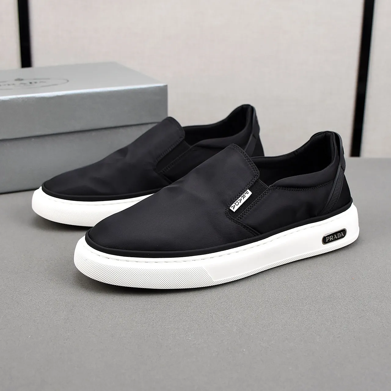 PP400❣️❣️❣️Prada breathable cloth shoes, the upper is made of comfortable and breathable fabric, and the ultra-light soft foam outsole. Men's size 39-44.
